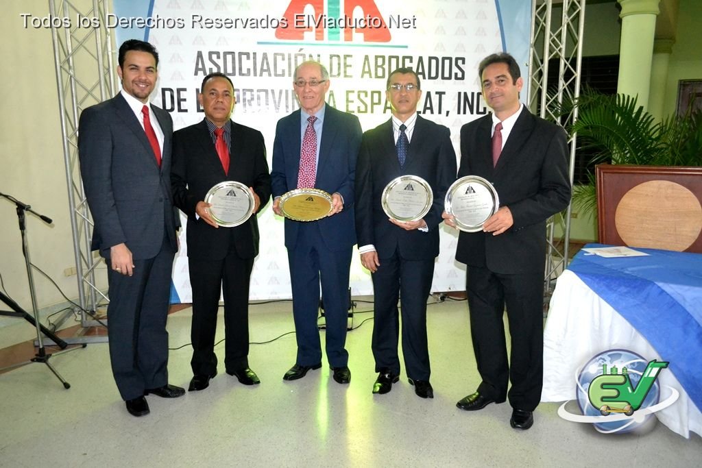 Reconocimientos a la labor constante y exitosa en el ejercicio del Derecho